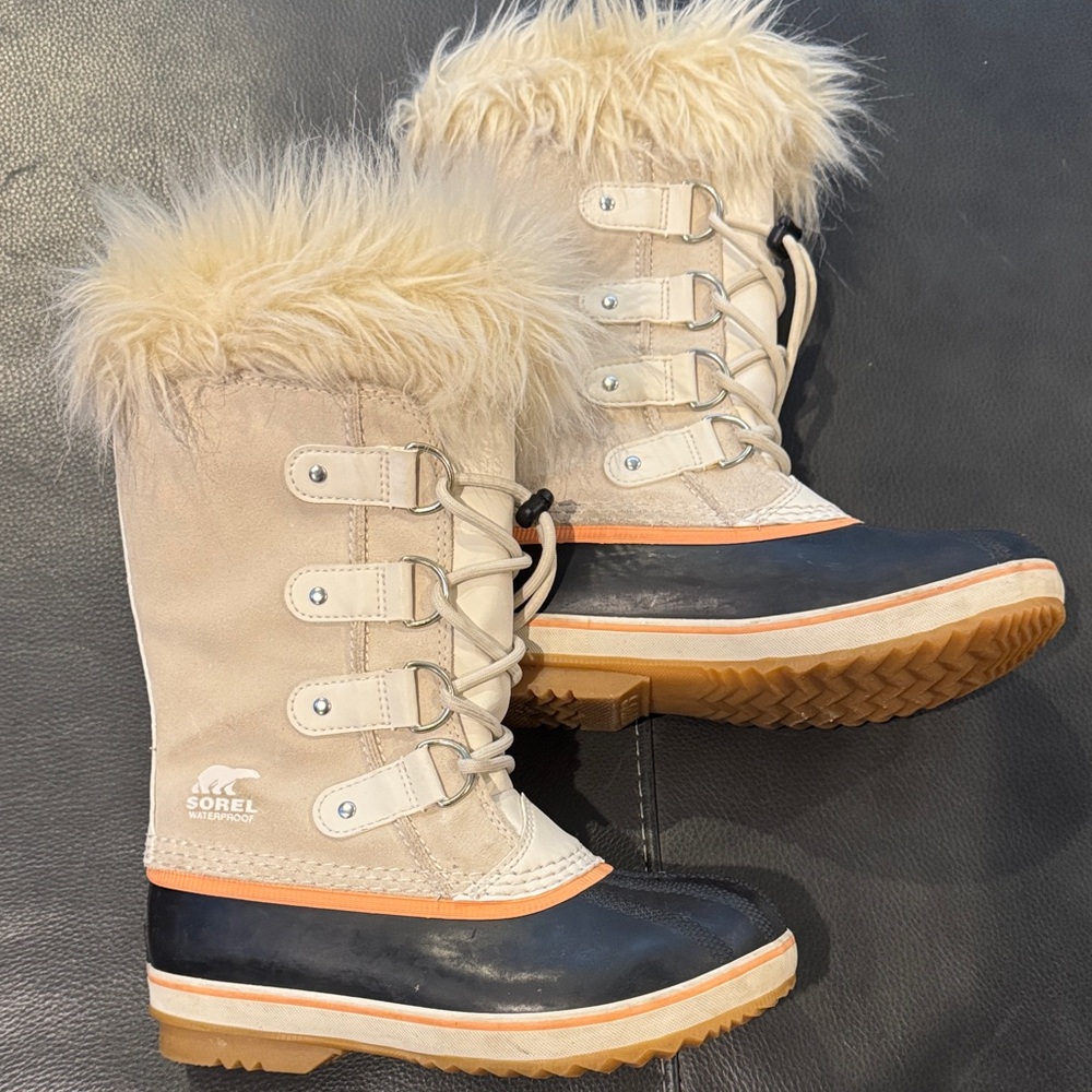 Sorel Women's Cream and Black Winter Boots